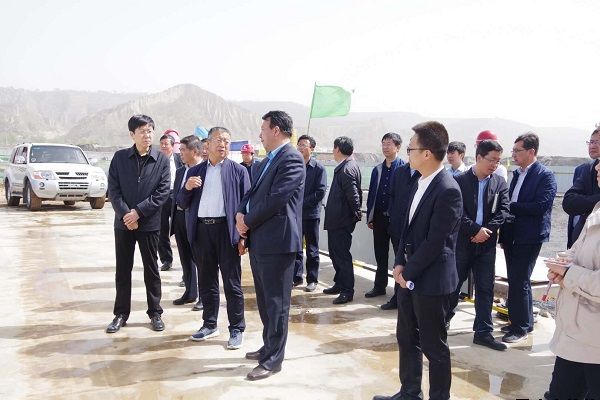 黄继宗调研华球体育过境车辆综合服务中心一期（华球体育市中心充电站）项目建设情况(图2)