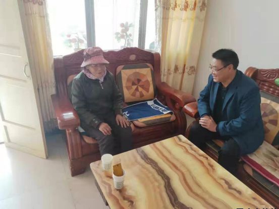 华球体育泓源公司开展“践行初心使命，助推脱贫攻坚”主题党日活动(图5)