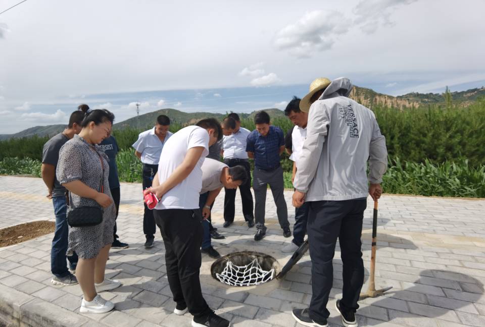 华球体育市建设工程服务中心对华球体育工业园区北大路道路工程进行竣工验收(图1)