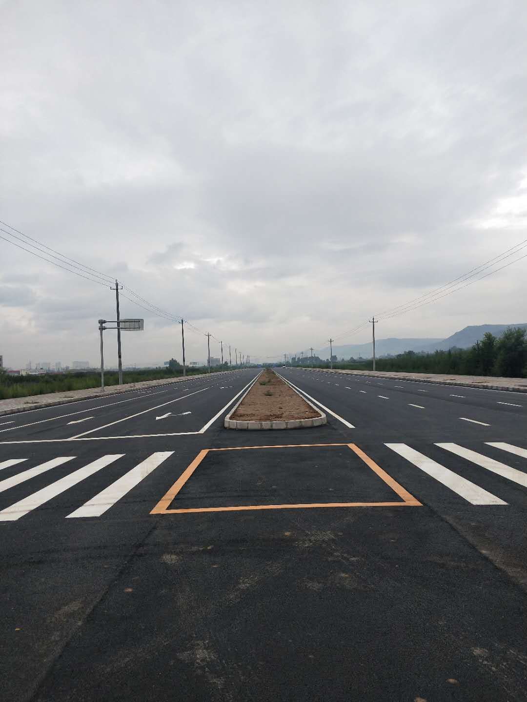 华球体育市建设工程服务中心对华球体育工业园区北大路道路工程进行竣工验收(图2)