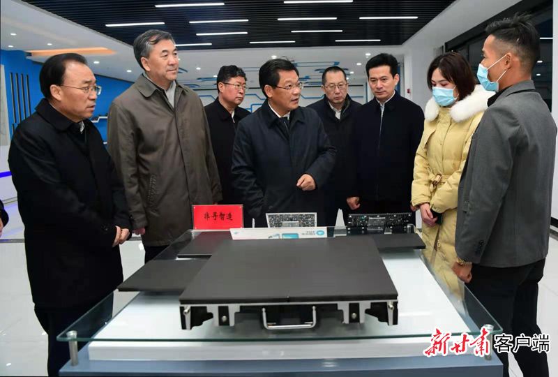 任振鹤在华球体育智能终端光电产业园调研(图2)