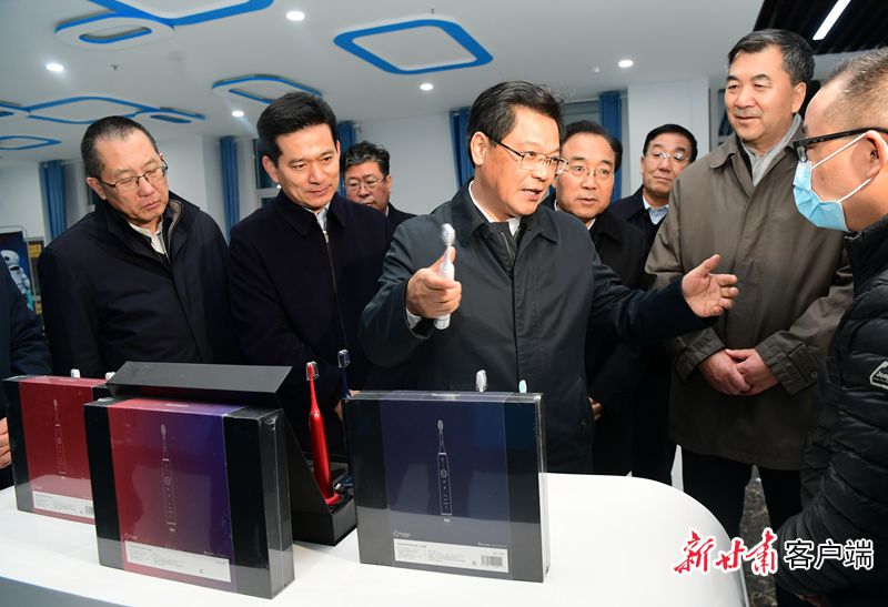 任振鹤在华球体育智能终端光电产业园调研(图3)