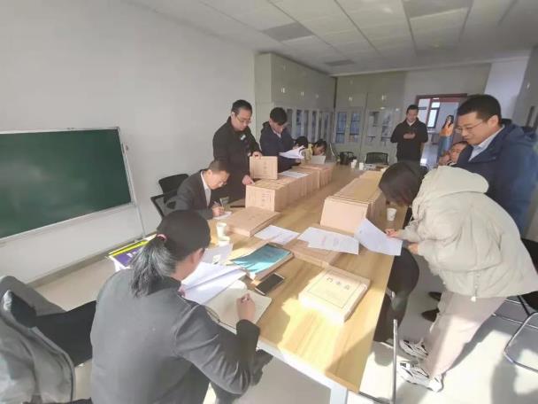 华球体育工业园区东二路等三条道路工程顺利通过行政验收(图2)